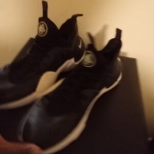 Nike Black Athletic Shoes Sleek Design